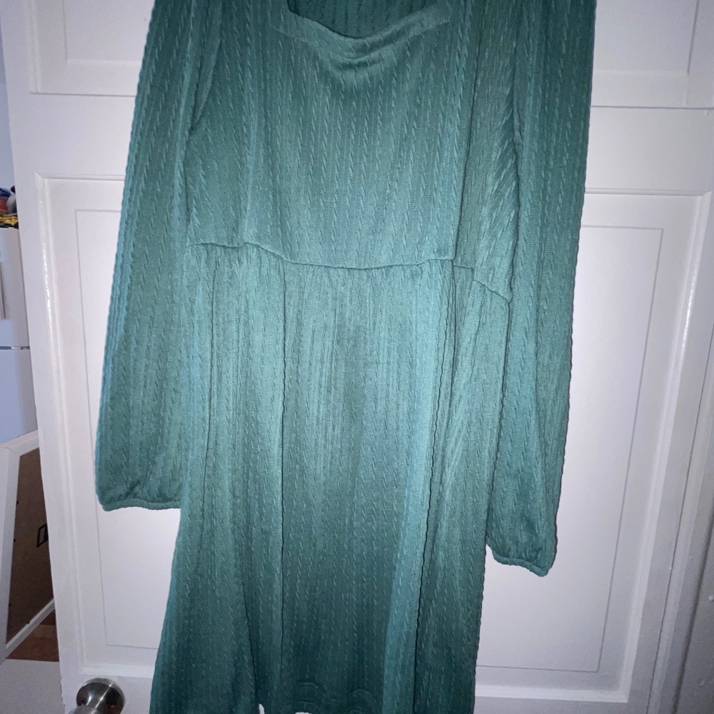 WINTER GREEN DRESS - Picture 2 of 5